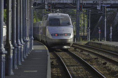 Arrivée du premier TGV "Bolide" LGV en gare de Niort