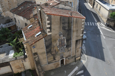 Immeuble à l'angle de la rue de l'Ancien musée et de la place des Tribunaux ©BDerbord