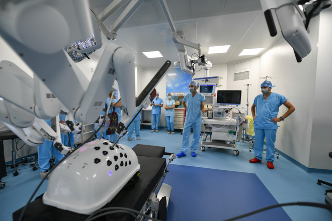 Présentation du robot chirurgical du Centre hospitalier de Niort