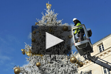 Vidéo décoration du sapin de Noël - rue Victor-Hugo