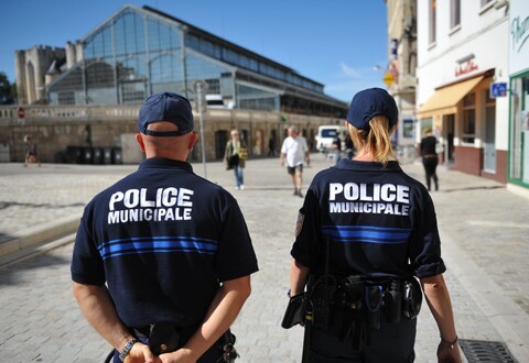 Policier municipaux dans les rues du centre-ville © B Derbord