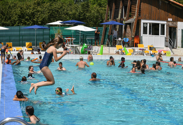 Les utilisateurs de la piscine de la Garette profitent de la piscine pour se baigner et se détendre