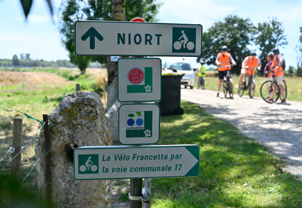 Inauguration de la voie cycliste Velideale a Echire au pied du Chateau Salbart