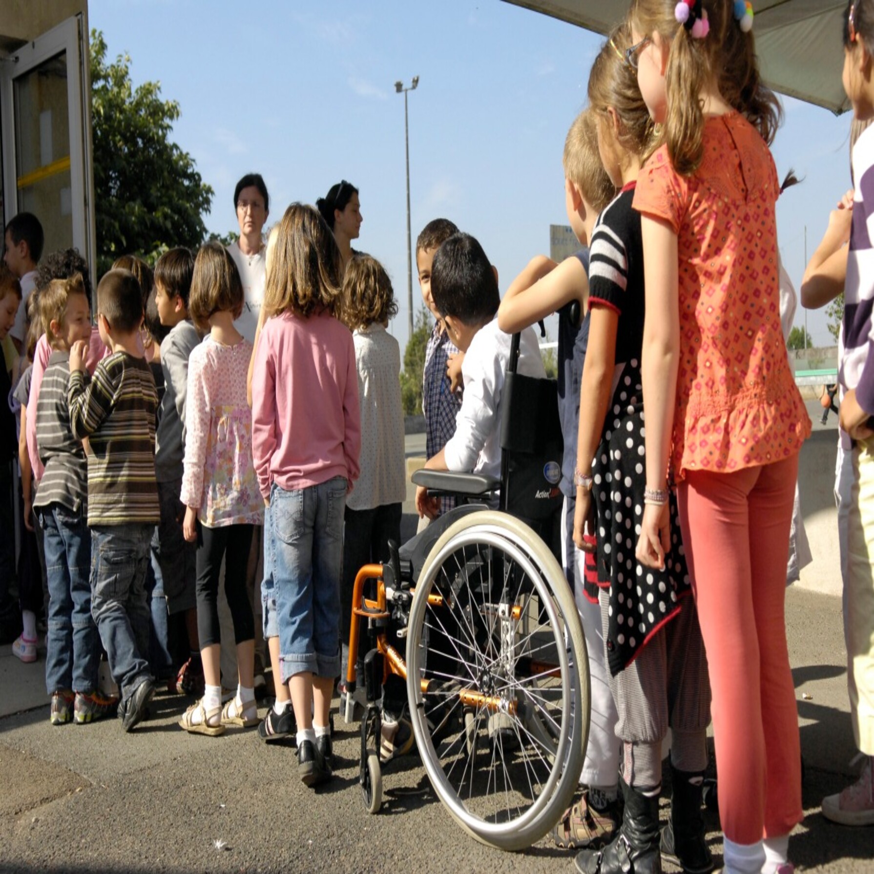 headerEnfant en fauteuil roulant dans une école niortaise © B Derbord