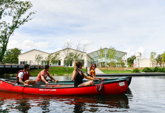 Canoës sur la Sèvre devant Port Boinot