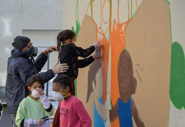 Fresque place Jacques de Liniers organise par le CSC avec Jamb graffeur Niortais