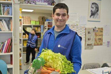 Alexis Pannetier plus jeune benevole de Niort a la Societe St Vincent de Paul