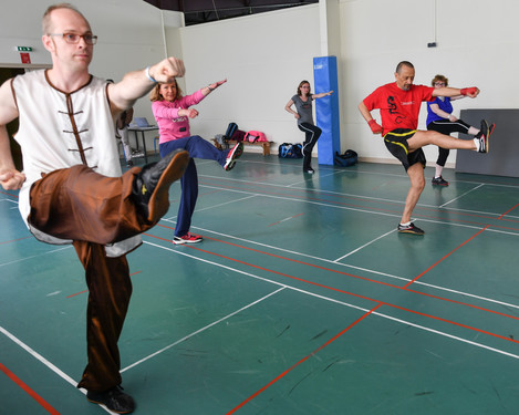 Séance de sport Kung fu avec des niortais à la Salle de sports Pissardant