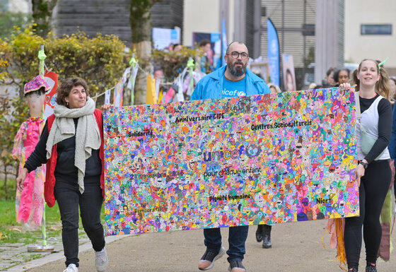 35 ans des droits de l'enfant place de la Breche organise par l'UNICEF les CSC des quartiers et la Mairie de Niort