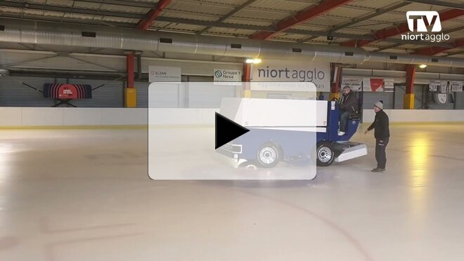 Nouvelle surfaceuse à la patinoire de Niort