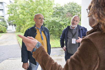 Benjamin Bon et Mohamed Lagas mediateurs sociaux de la Ville de Niort dans le quartier du Pontreau