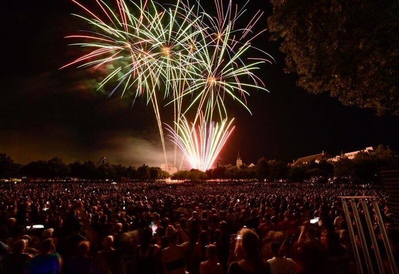 Feu d'artifice du 14 juillet sur les jardins de la Brèche ©Isabelle Toesca 