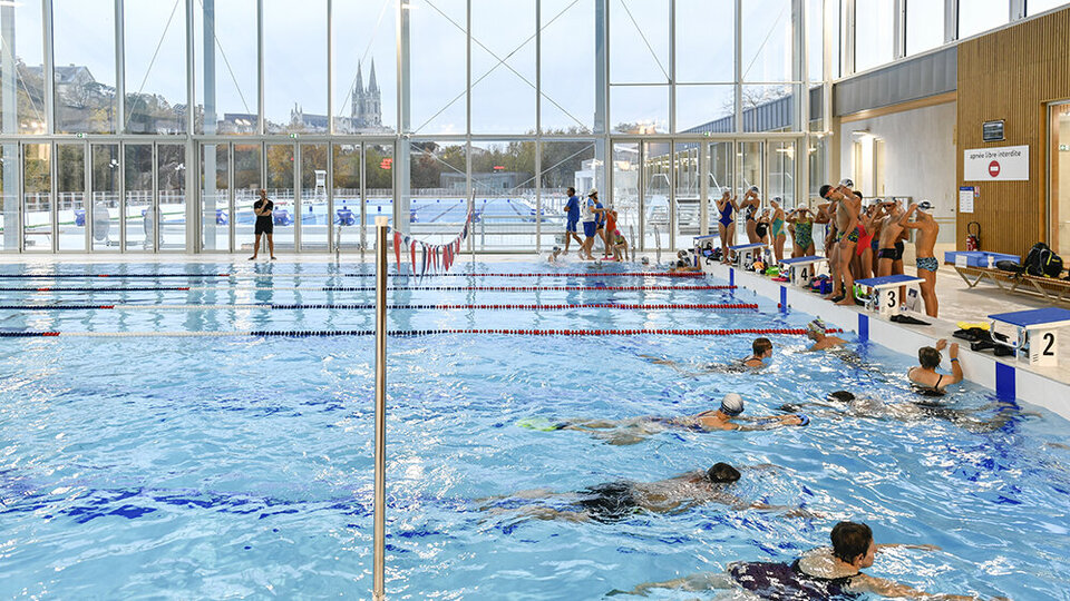 Ouverture de la piscine du Pre Leroy fermee pendant trois ans pour travaux.