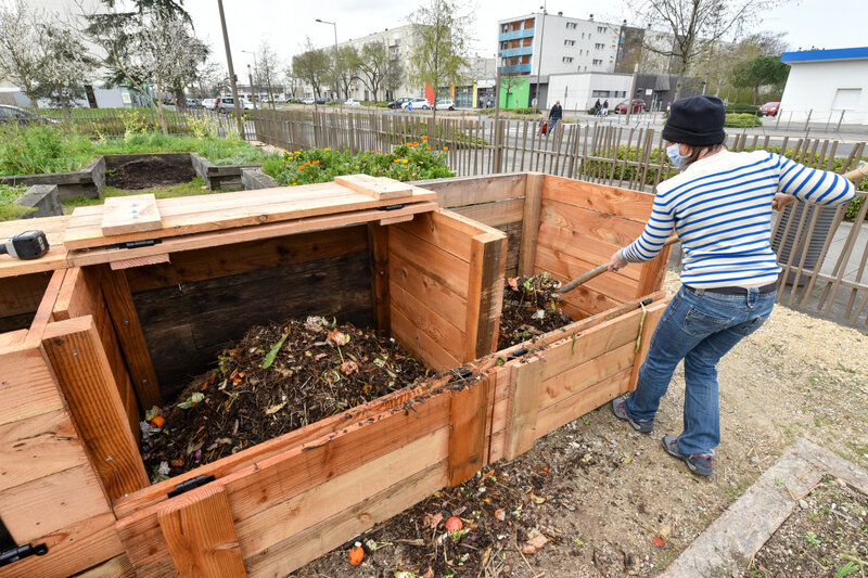 Composteur place Auzanneau