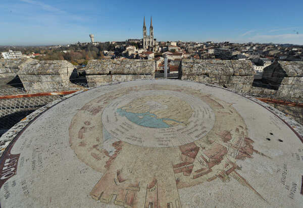 Donjon de Niort, table d'orientation sur la terrasse