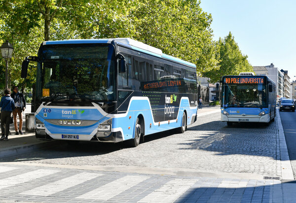 Presentation des Auto Car Biogaz et navettes et bus electrique TAN lib.