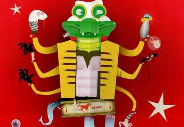 Affiche du spectacle : créature fantastique multi-bras tenant souris, araignée et serpent, sur fond rouge étoilé