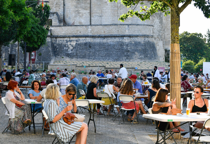 Premier Apero du mardi place du Donjon