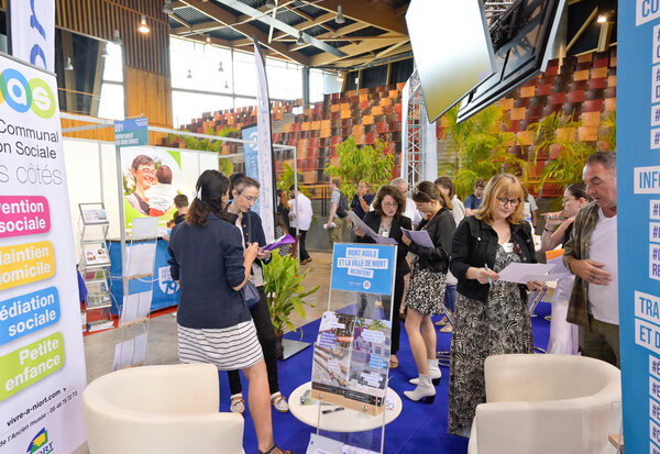 Carrefour de l?emploi a l?Acclameur
