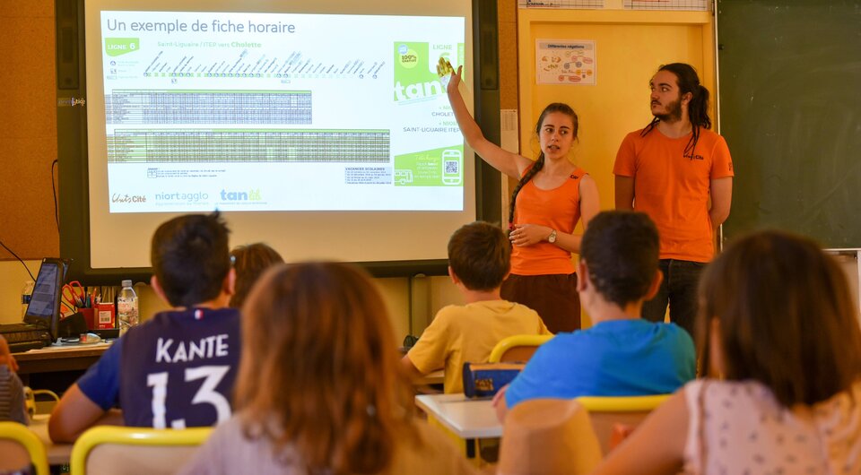 Les Ambassadeurs du transport dans l'école de Saint-Maxire