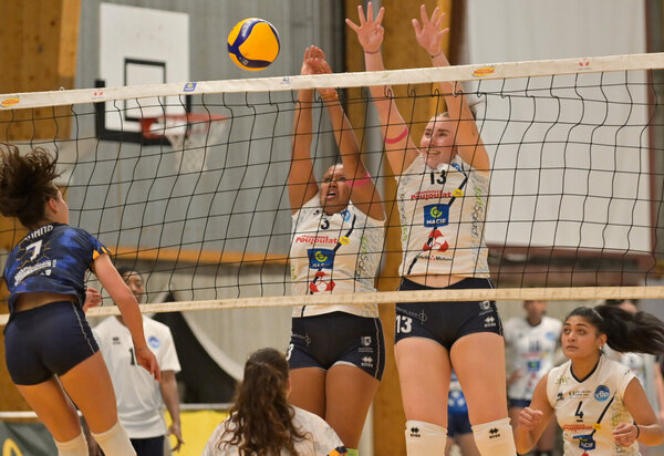 VBP Niort contre Illac Volley Ball a Barbusse Match de volley feminin - VBPN contre St Jean d'Illac