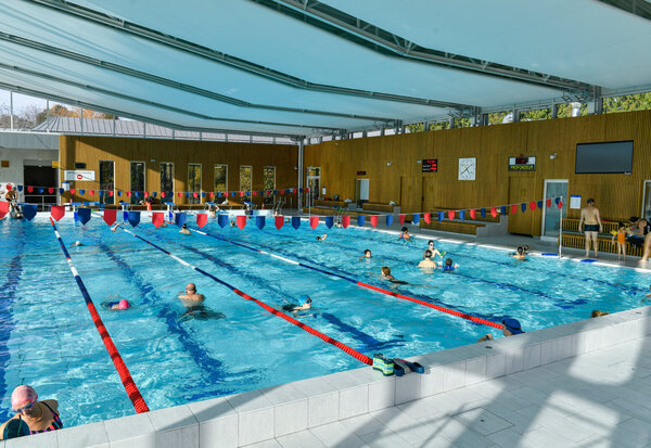 Nageurs a la piscine du Pre Leroy