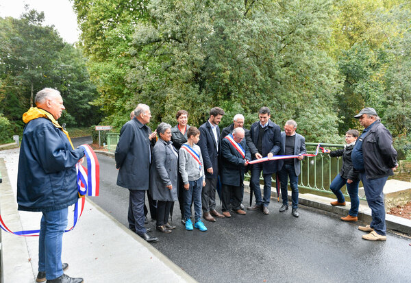 Inauguration des deux ponts rue de la prairie a St Maxire.