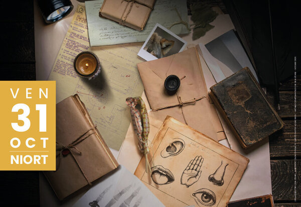Livres anciens, documents manuscrits et enveloppe cachetée à la cire disposés sur une table sombre, éclairés par une bougie