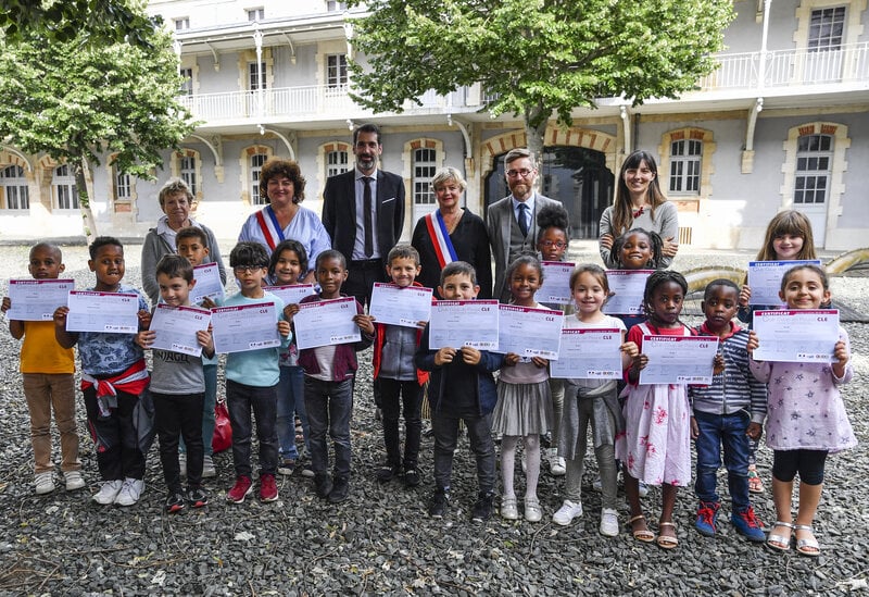 Remise du certificat d'assiduité au club Coup de pouce CLE au Musée d'Agesci