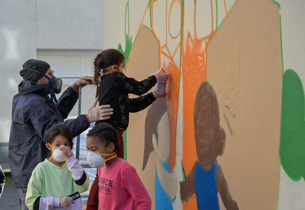 Fresque place Jacques de Liniers organise par le CSC avec Jamb graffeur Niortais