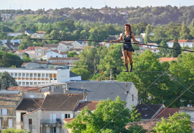 Festival de cirque d?ete Ligne ouverte de la CIE Basinga
