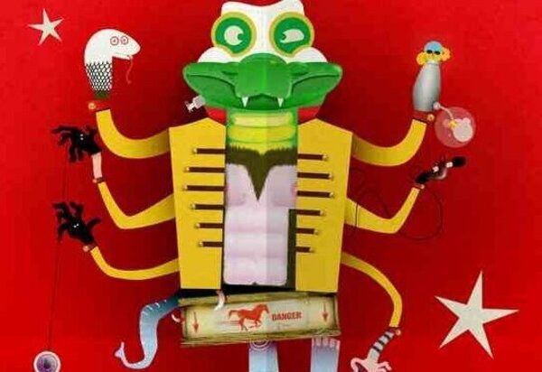 Personnage burlesque de crocodile à multiples bras tenant des marionnettes animales sur fond rouge étoilé