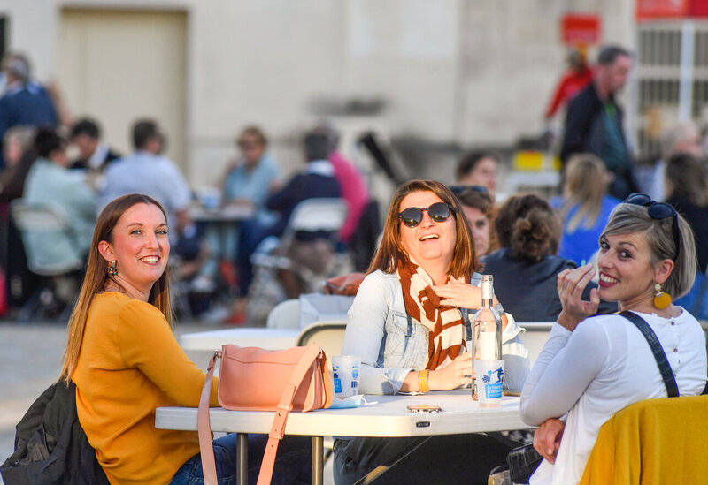 Apero du mardi sur la place du Donjon a Niort