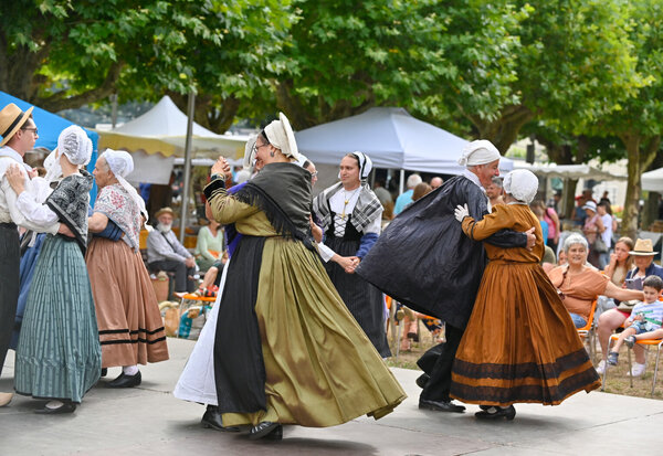 Marche a l?ancienne a St Hilaire la Palud