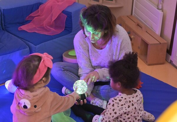 atelier SNOEZOLEN a la Creche Angelique anime par Ludivine Scandolin