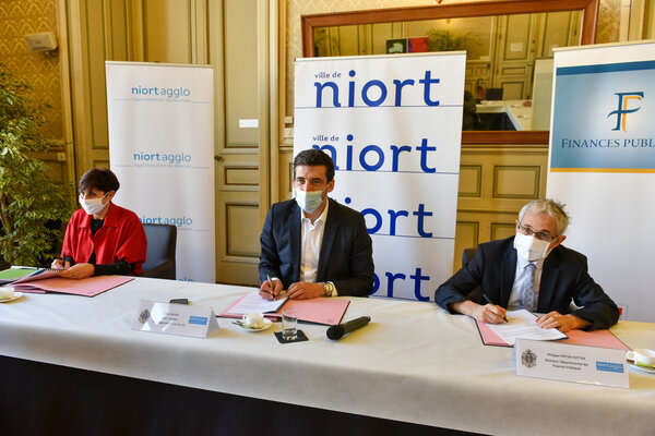 Signature convention ville agglo et direction départementale des finances publiques