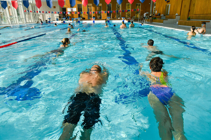 Nageurs a la piscine du Pre Leroy