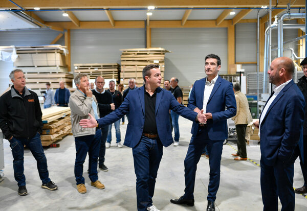 Inauguration des nouveaux locaux de Cobalthis entreprise de menuiserie sur la commune de St Gelais.