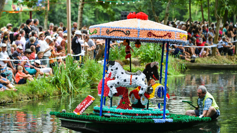 Bateaux Fleuris a St Maxire