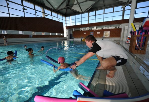 Cours de natation au centre aquatique des Fraignes a Chauray