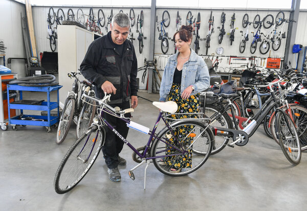 L?atelier meca a Niort propose a la vente des velos recycles issus de Decathlon et des decheteries niortaises