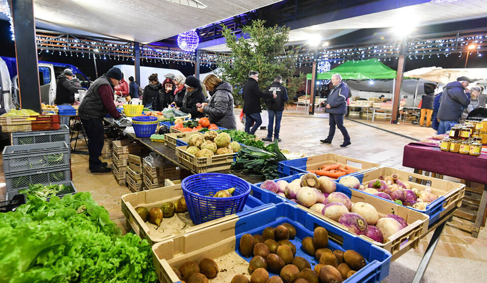 Soirée marché aux Halles d?Echiré marché tous les quinze jours